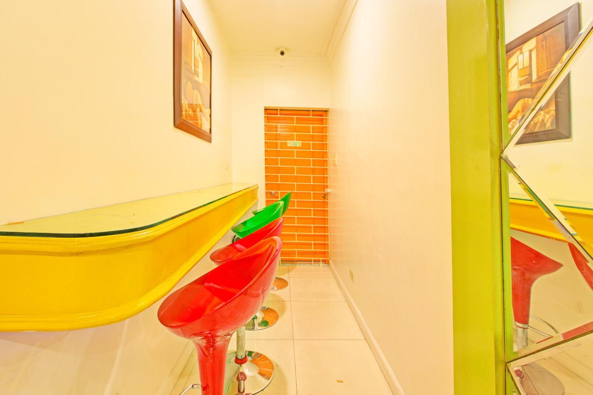 Townhouse Oak Vip Suites, Near Pnr Pasay Evangelista, Makati Manila Makati City Exterior foto